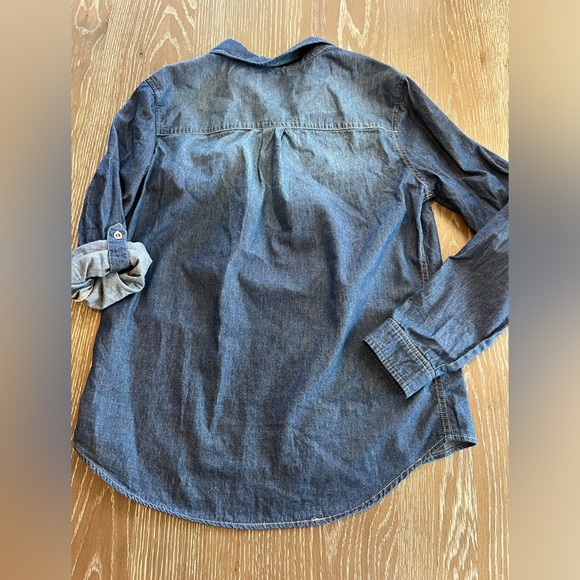 Women’s Large Design by Olivia Chambray/Jean Look Button-Up Shirt. - Picture 3 of 5